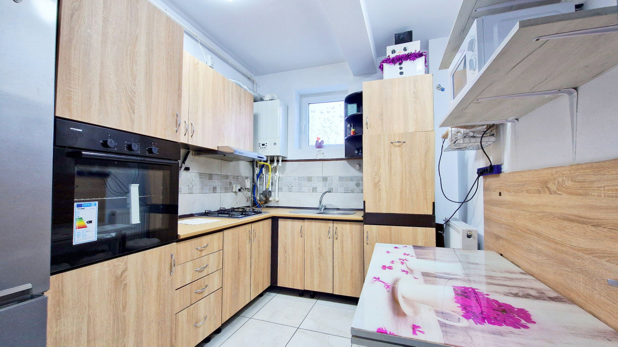 Apartament 3 camere  la demisol, mobilat si utilate cu garaj subteran