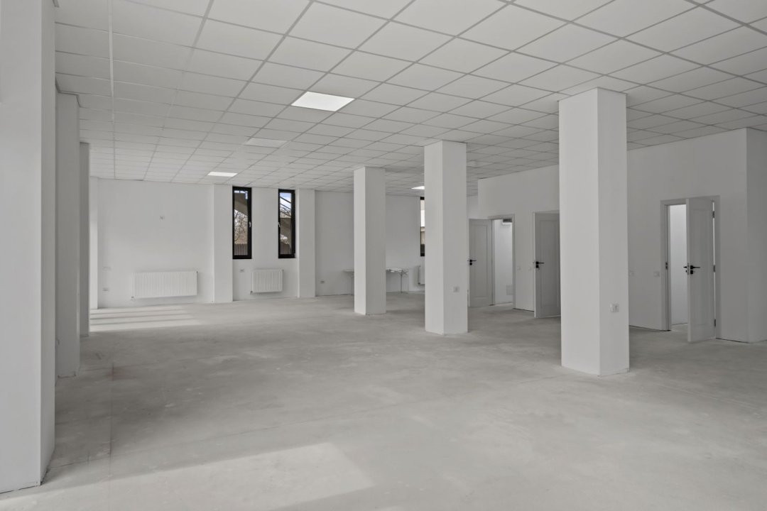 De inchiriat spatiu comercial nou - Peris, la strada principala