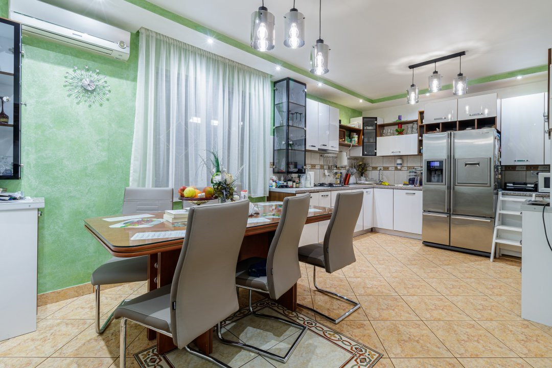 Vilă individuală cu piscină,  garaj dublu • teren 766 mp • Popești-Leordeni