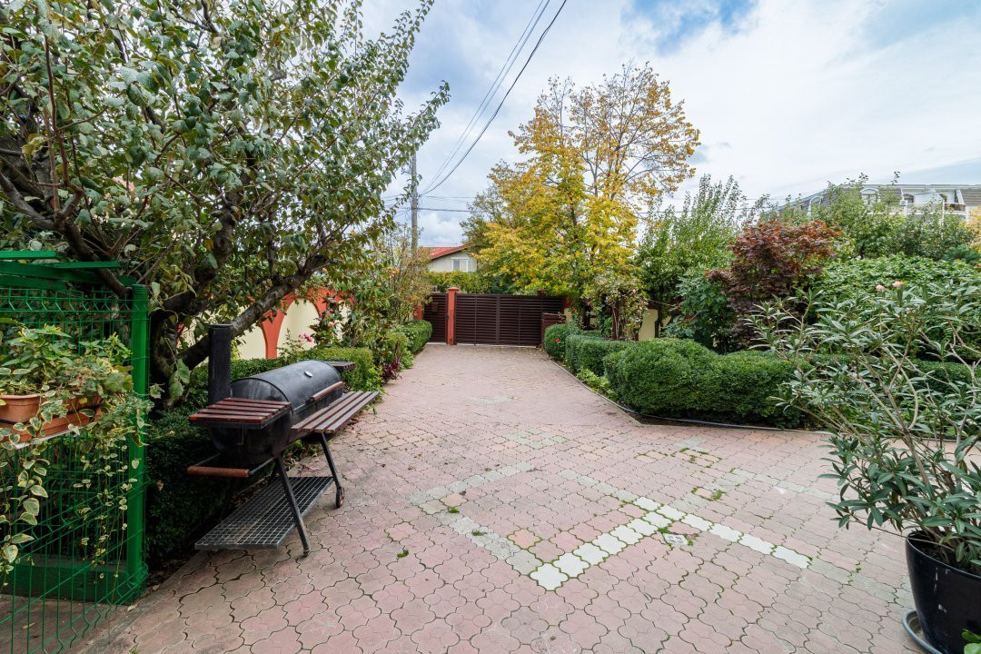 Vilă individuală cu piscină,  garaj dublu • teren 766 mp • Popești-Leordeni