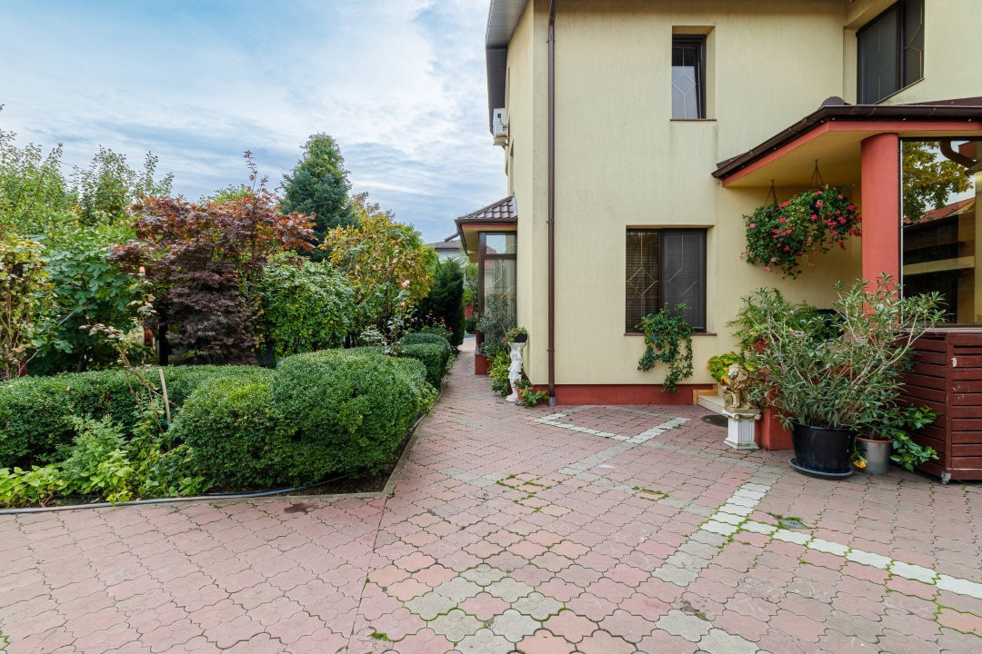 Vilă individuală cu piscină,  garaj dublu • teren 766 mp • Popești-Leordeni