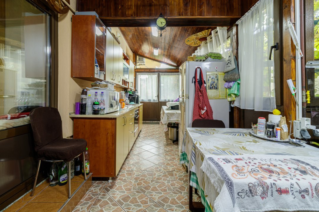 Vilă individuală cu piscină,  garaj dublu • teren 766 mp • Popești-Leordeni