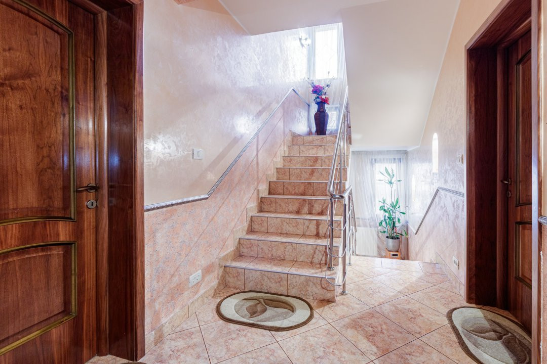 Vilă individuală cu piscină,  garaj dublu • teren 766 mp • Popești-Leordeni