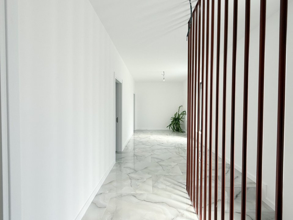 Locuință elegantă și eficientă, 5 camere, terasă și curte-Chitila str Castanilor