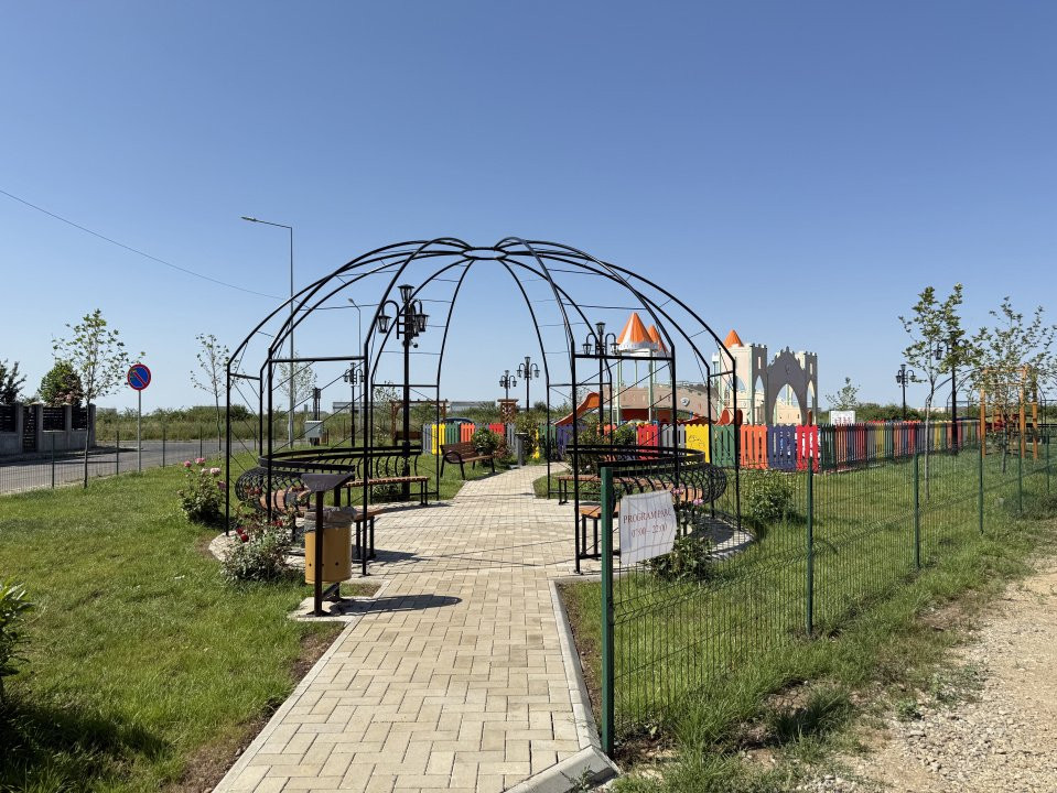 Locuință elegantă și eficientă, 5 camere, terasă și curte-Chitila str Castanilor