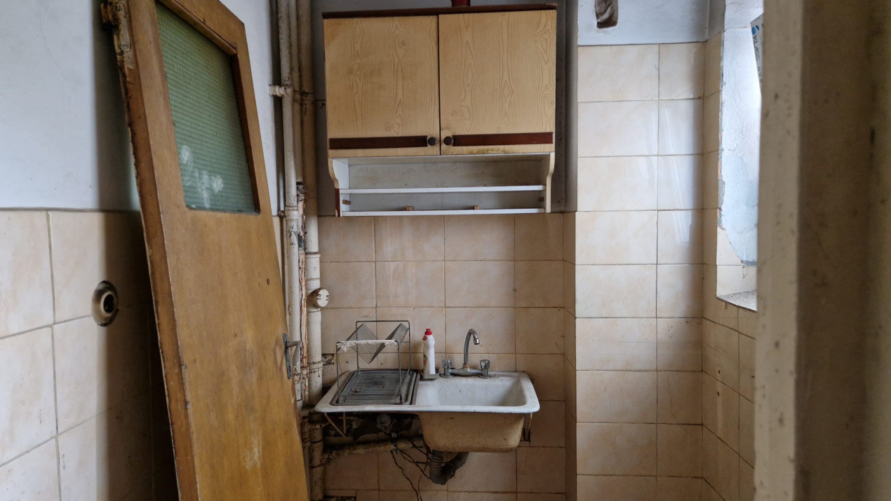 Apartament 2 camere  pentru renovare