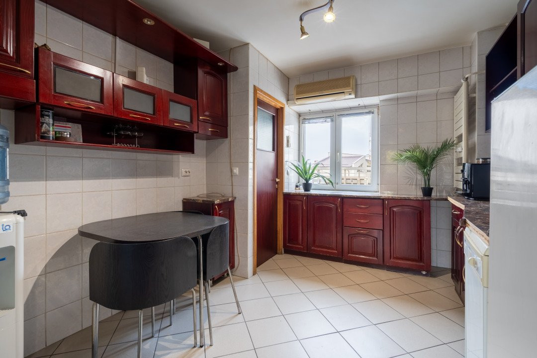 Apartament cu 4 camere Calea Calarasi - vedere laterala