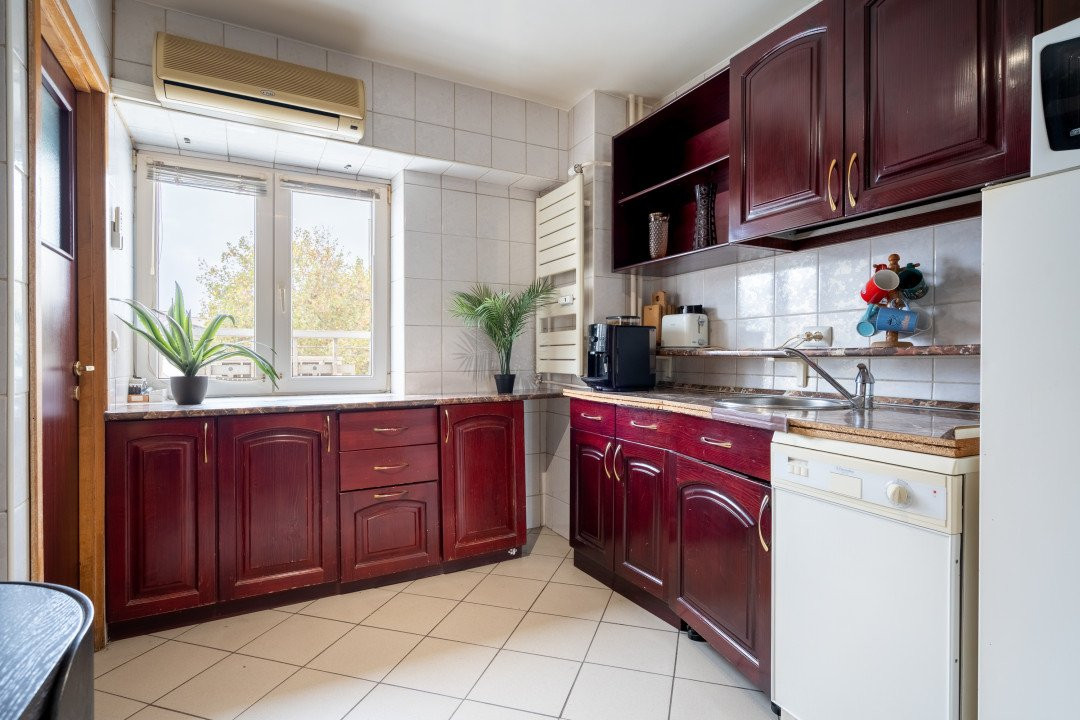 Apartament cu 4 camere Calea Calarasi - vedere laterala