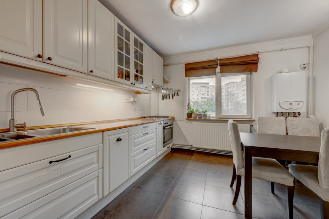 Apartament cu 3 camere - decomandat - centrală termica - bloc reabilitat 