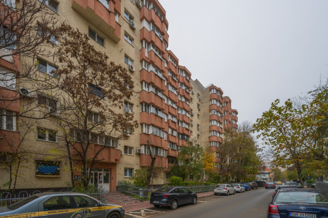 Apartament cu 3 camere - decomandat - centrală termica - bloc reabilitat 