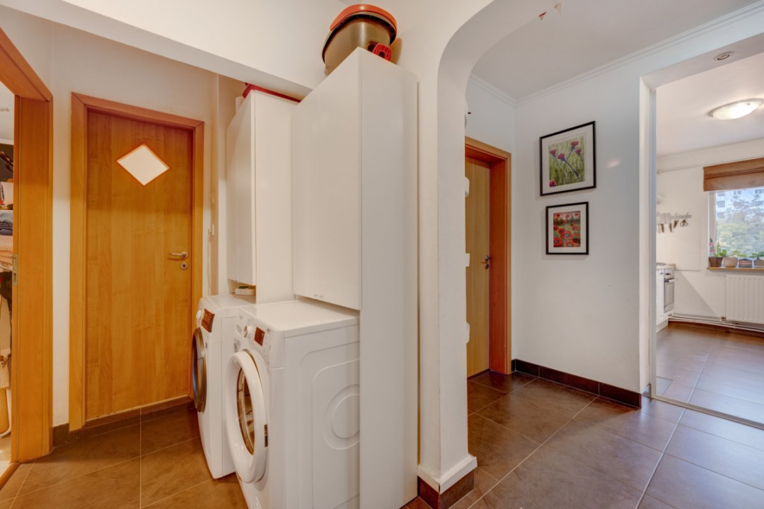 Apartament cu 3 camere - decomandat - centrală termica - bloc reabilitat 