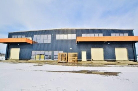 Hală + sediu firmă (locuință de serviciu) + teren de vânzare în Balotești, Ilfov