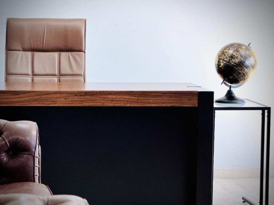 Hală + sediu firmă (locuință de serviciu) + teren de vânzare în Balotești, Ilfov