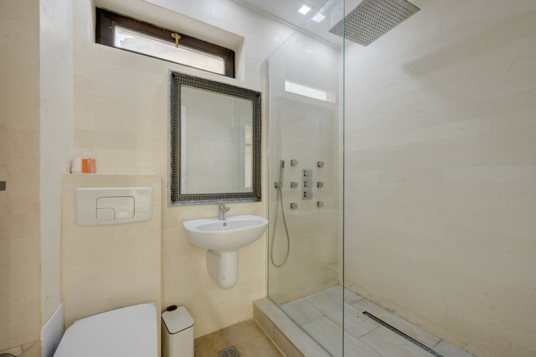 Drumul Taberei - Prelungirea Ghencea - str Maracineni  - Vilă cu piscină 