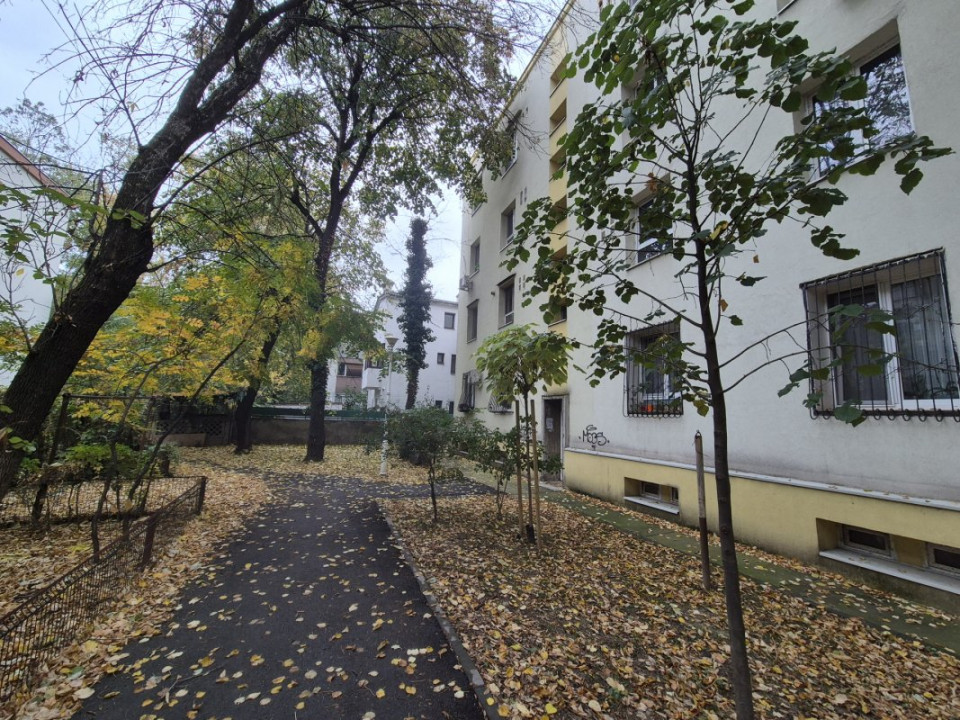 Apartament  2 camere, decomandat - Barbu Văcărescu 