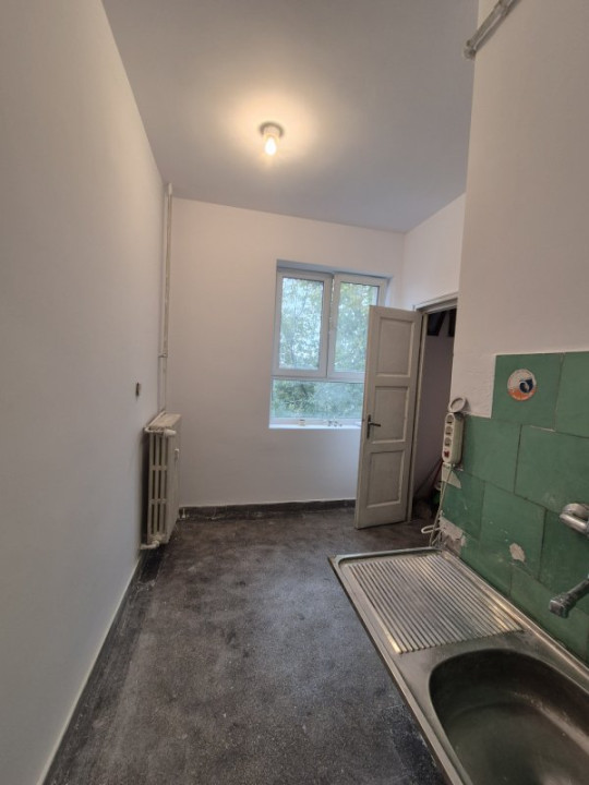 Apartament  2 camere, decomandat - Barbu Văcărescu 