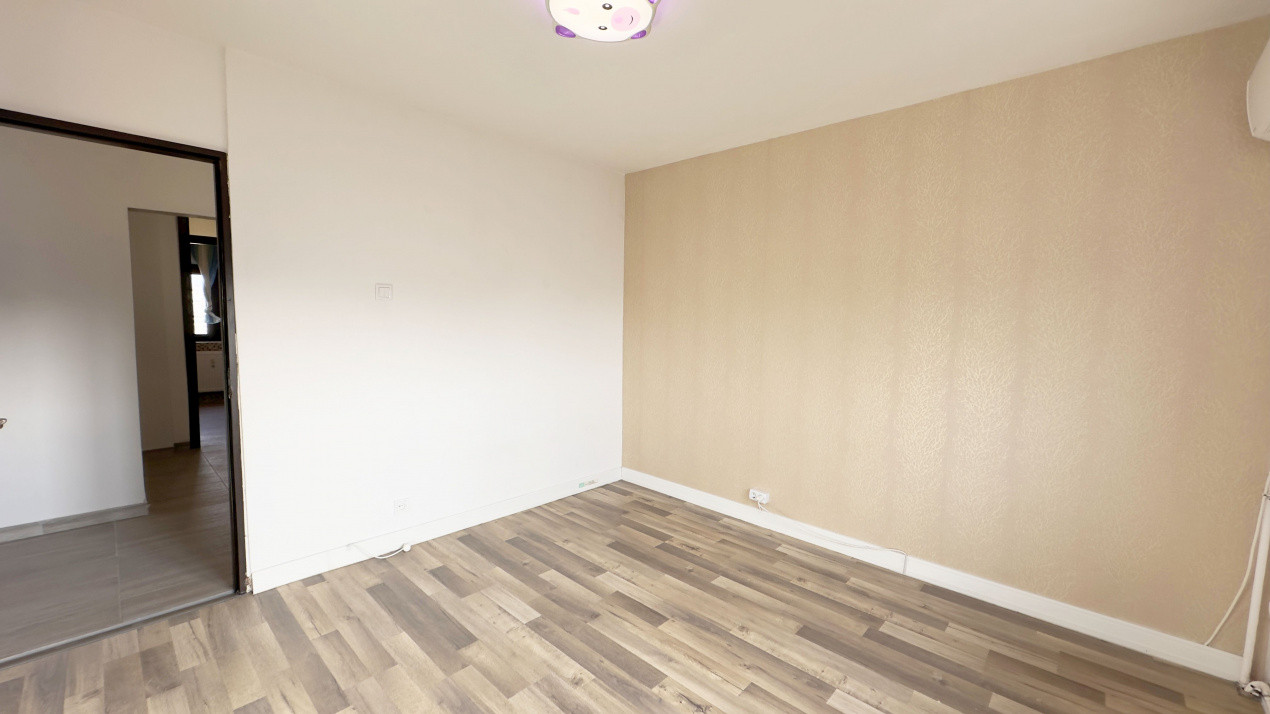 Apartament 3 camere, decomandat, 2 bai, vedere libera, Vitan.