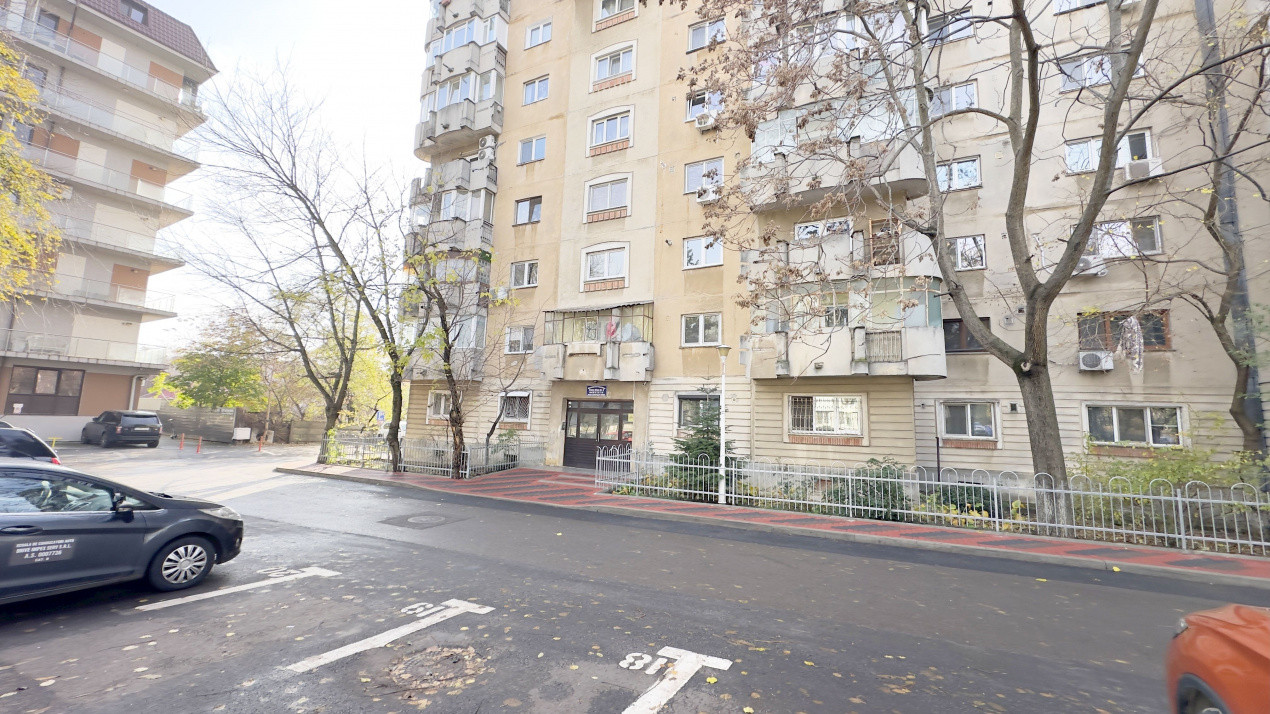 Apartament 3 camere, decomandat, 2 bai, vedere libera, Vitan.