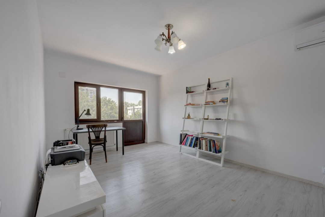 O proprietate imobiliară deosebită, formată din casă și mult teren! 