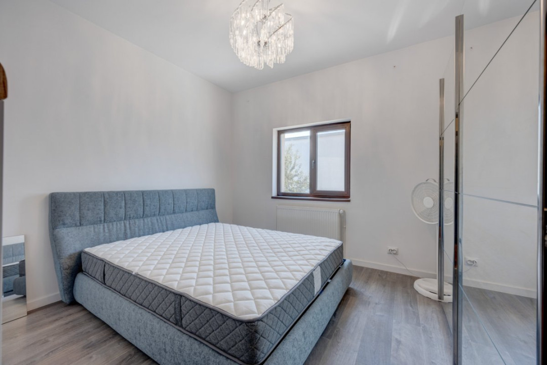 O proprietate imobiliară deosebită, formată din casă și mult teren! 