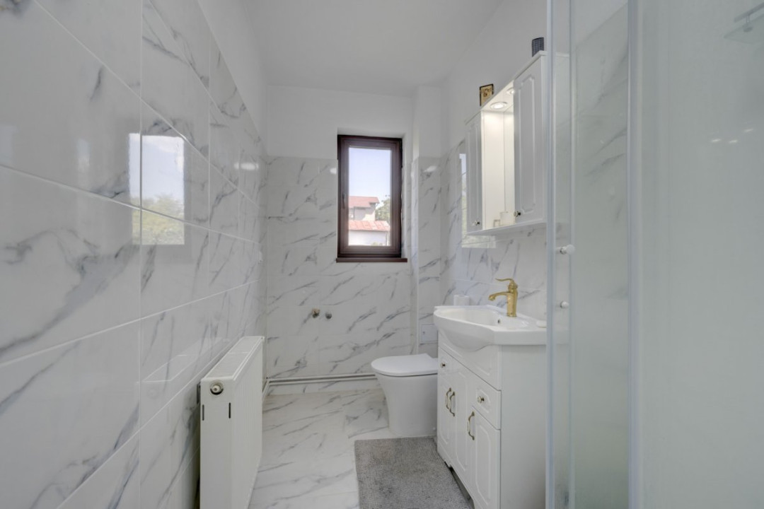 O proprietate imobiliară deosebită, formată din casă și mult teren! 