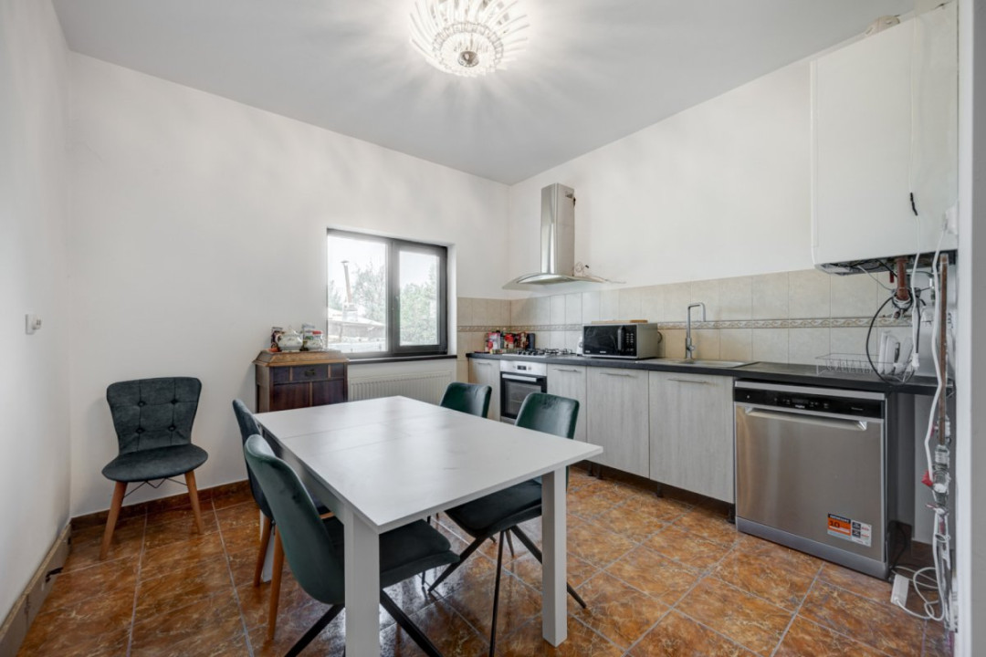 O proprietate imobiliară deosebită, formată din casă și mult teren! 