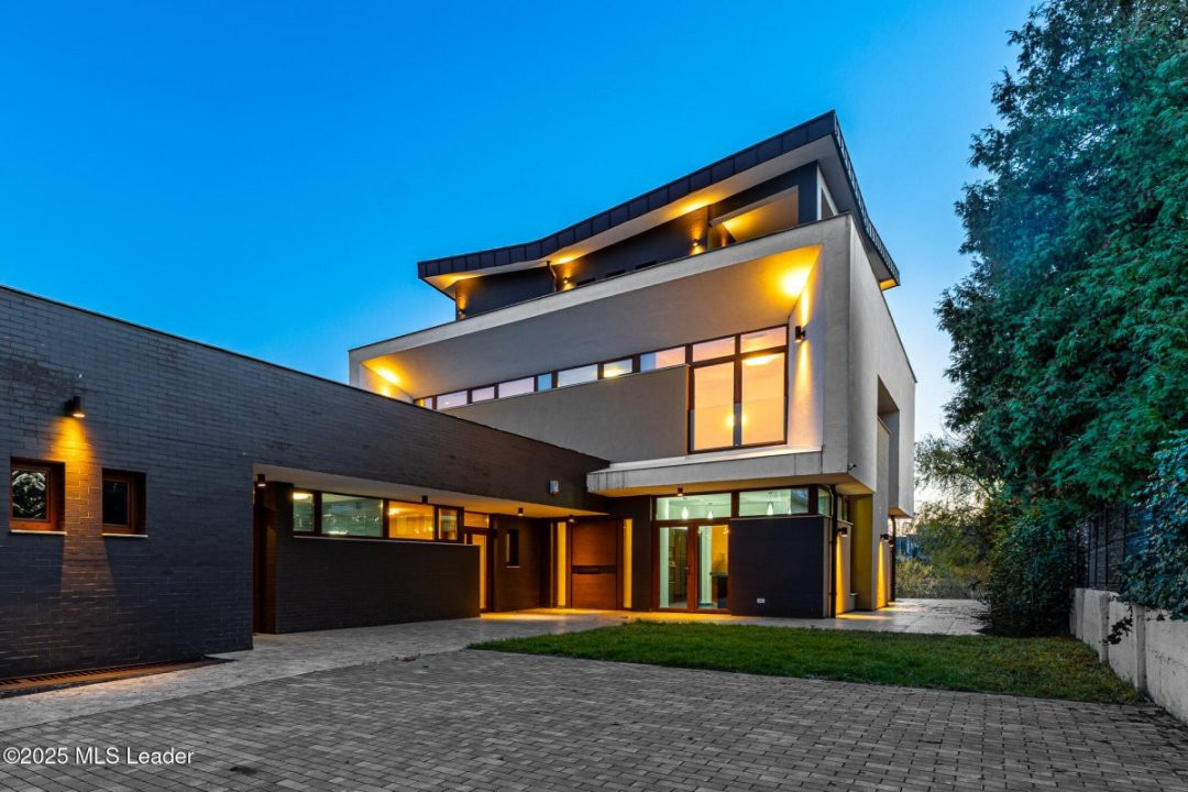 Casa TA de pe malul lacului Mogosoaia