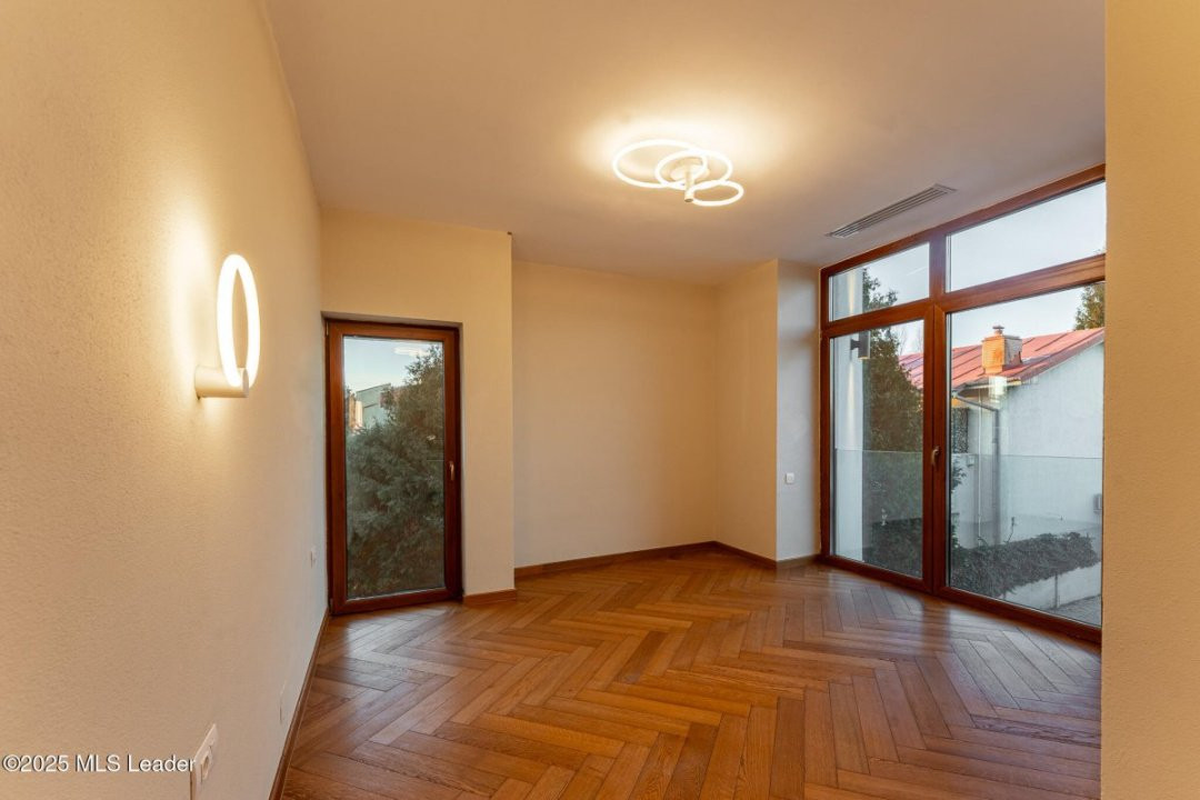 Casa TA de pe malul lacului Mogosoaia