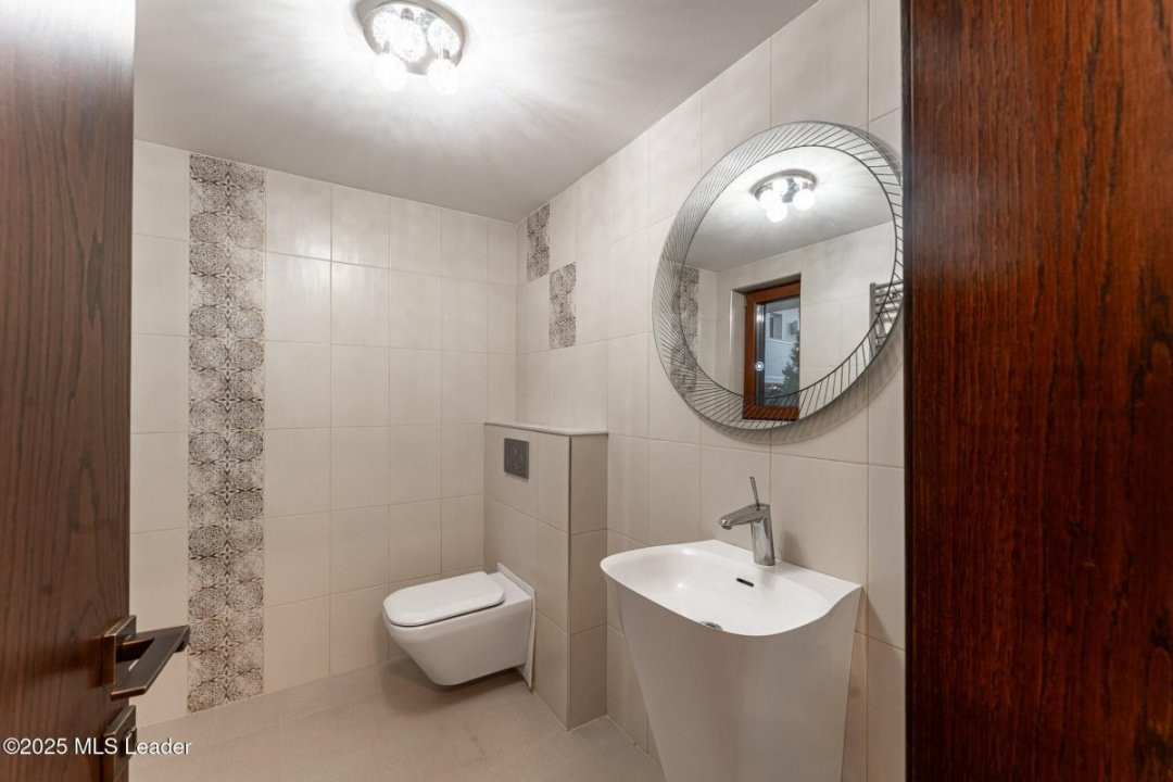 Casa TA de pe malul lacului Mogosoaia