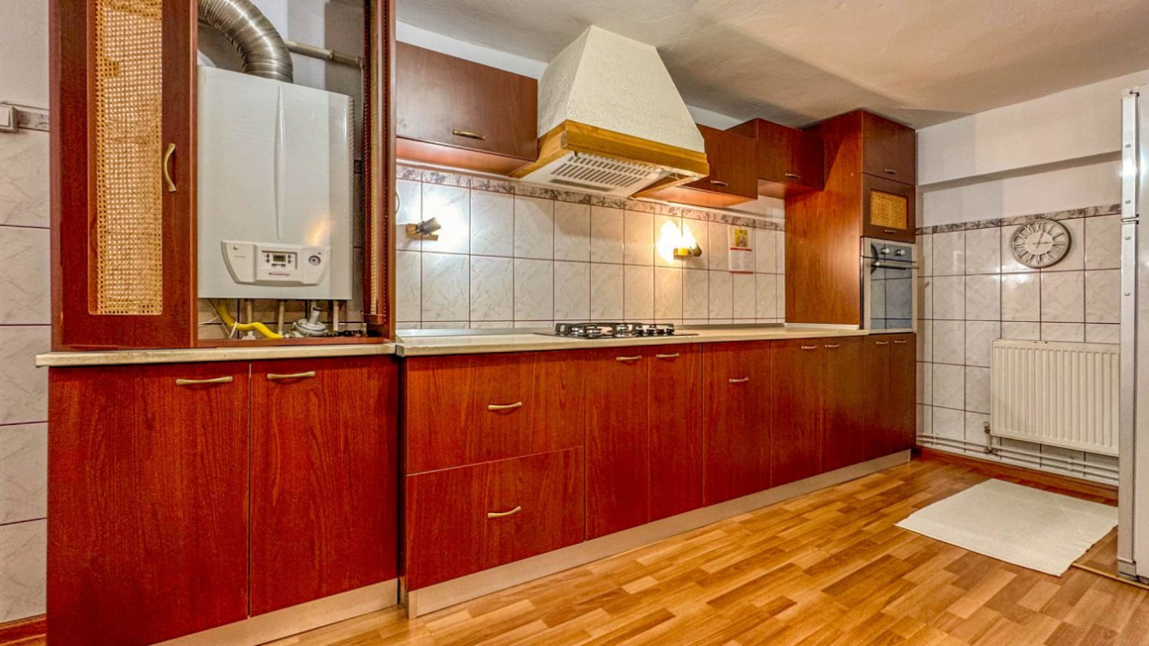 Casa | 356 mpc | Lot 1422 mp | Atelier de creatie | Locuinta/sediu | Baicoi