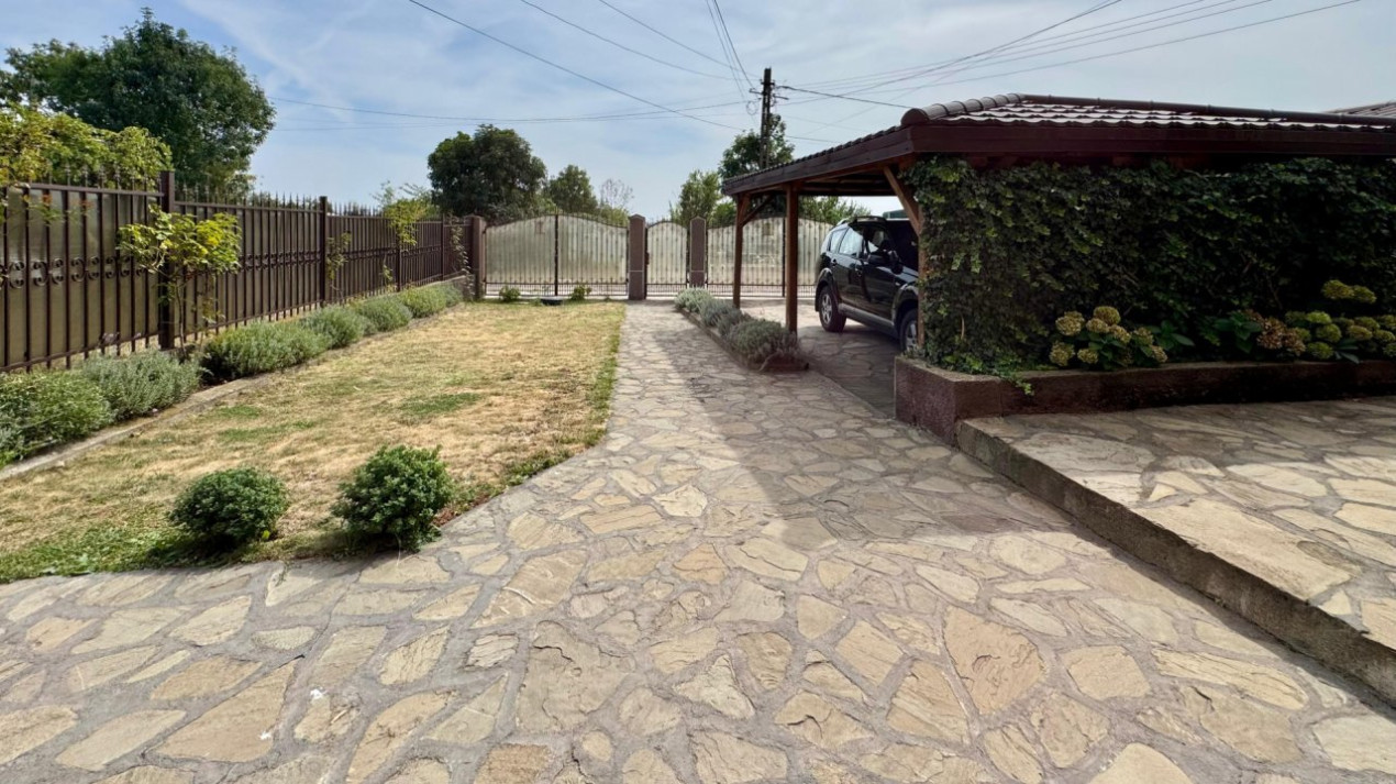 Casa | 356 mpc | Lot 1422 mp | Atelier de creatie | Locuinta/sediu | Baicoi