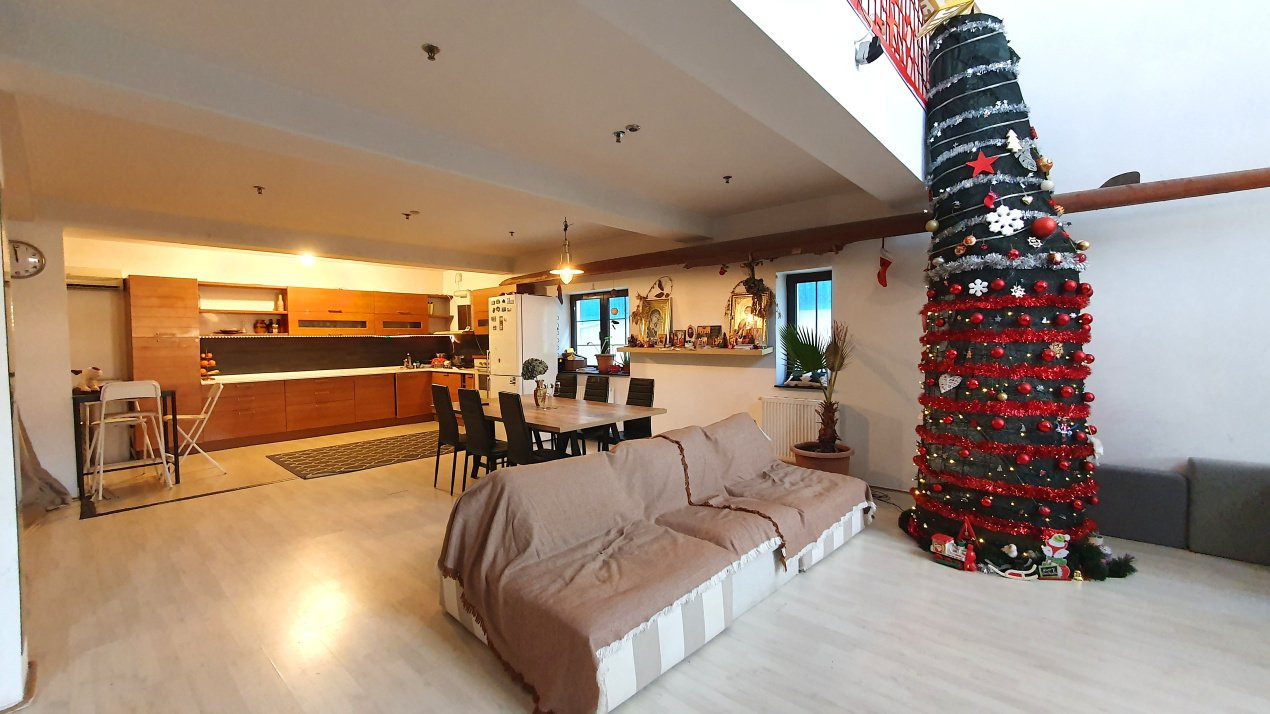 Casa de VANZARE in sector 5 Str. Antiaeriana resedinta sau after school