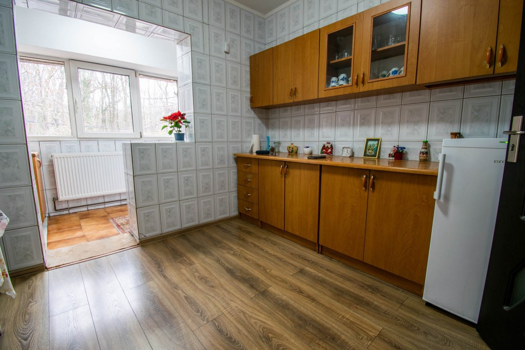 Stefanestii de Jos, 3 camere 70 mp,2 bai,centrala proprie,etaj 1/2