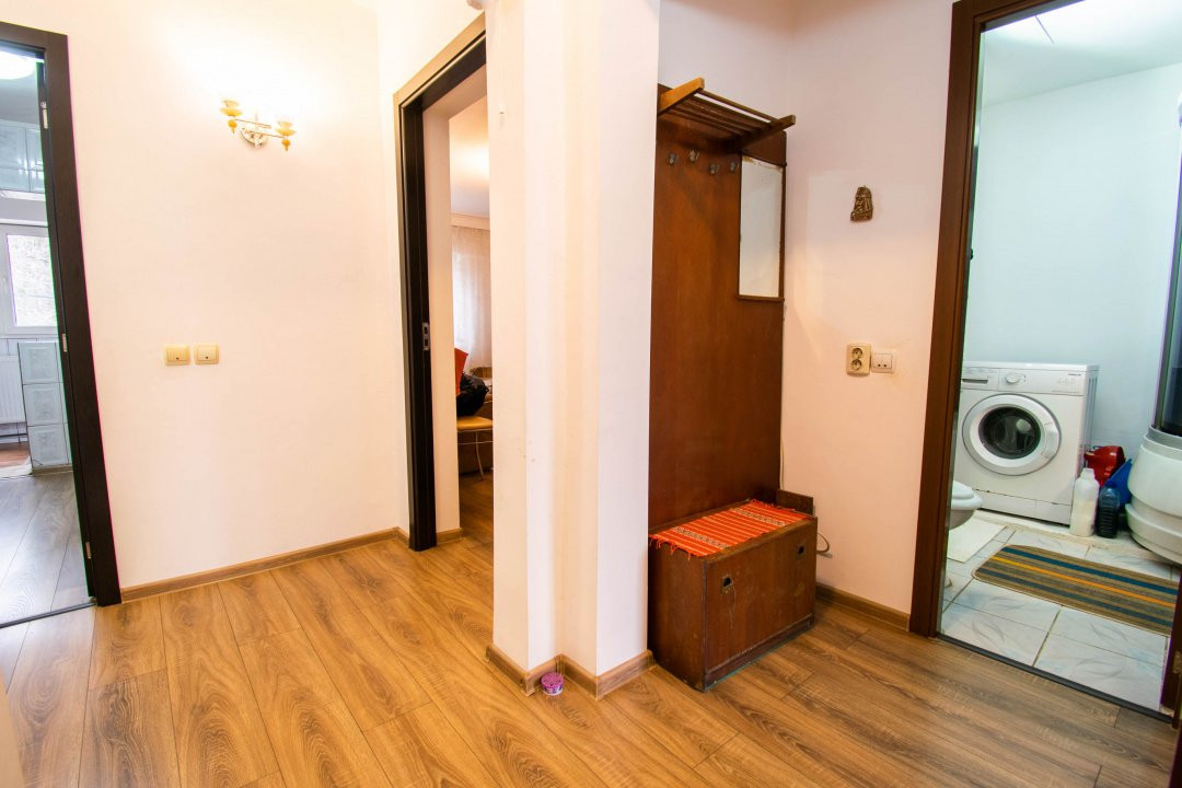 Stefanestii de Jos, 3 camere 70 mp,2 bai,centrala proprie,etaj 1/2