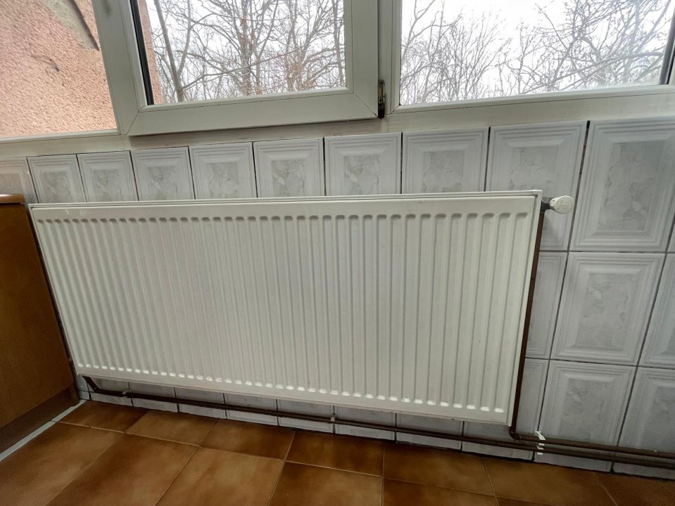 Stefanestii de Jos, 3 camere 70 mp,2 bai,centrala proprie,etaj 1/2