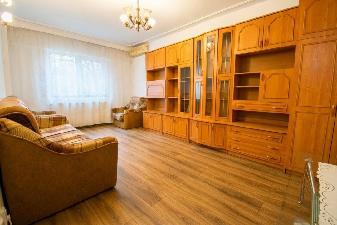 Stefanestii de Jos, 3 camere 70 mp,2 bai,centrala proprie,etaj 1/2