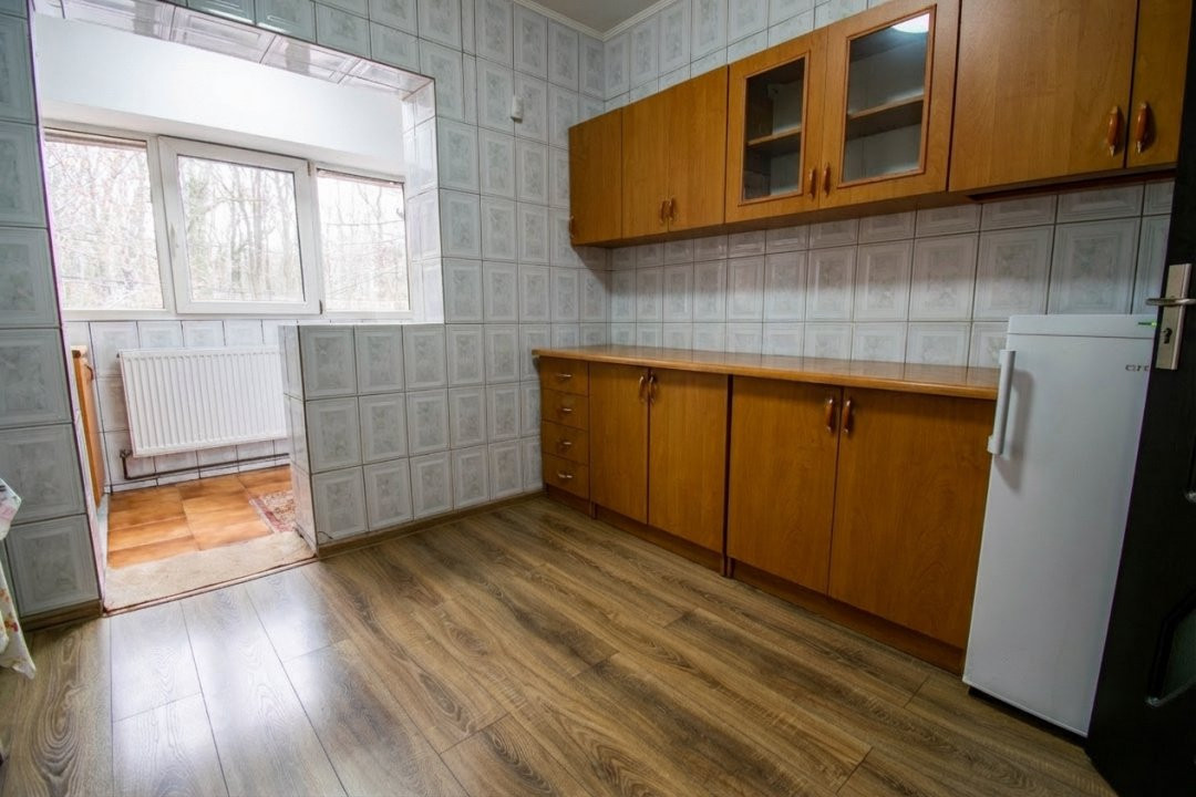 Stefanestii de Jos, 3 camere 70 mp,2 bai,centrala proprie,etaj 1/2