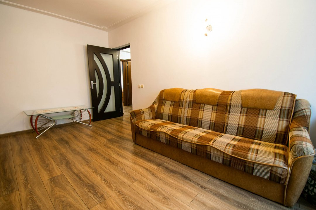 Stefanestii de Jos, 3 camere 70 mp,2 bai,centrala proprie,etaj 1/2