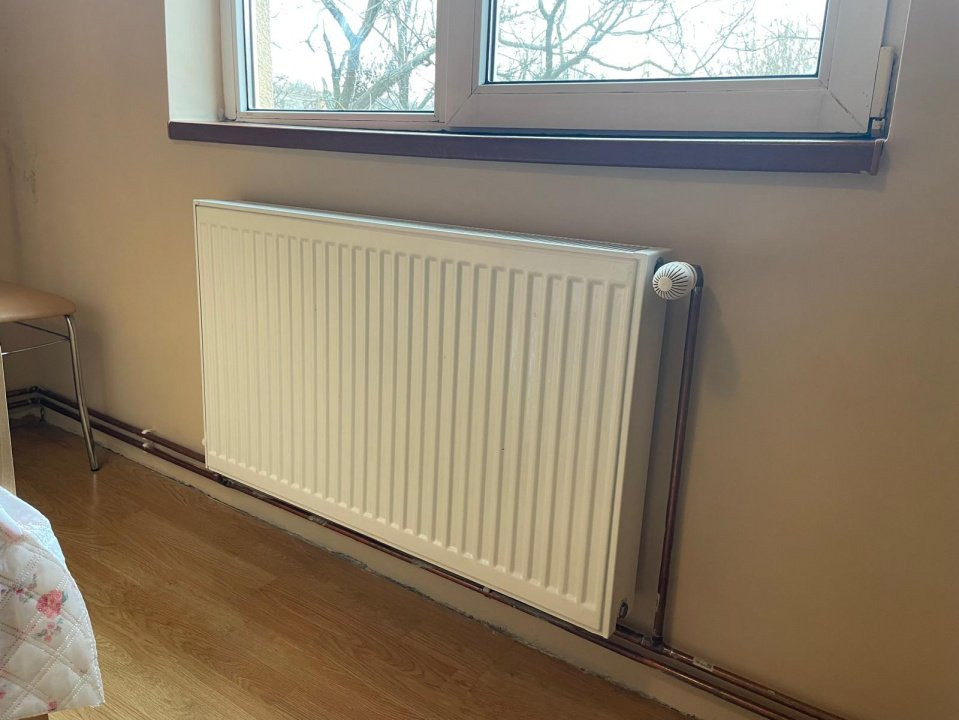 Stefanestii de Jos, 3 camere 70 mp,2 bai,centrala proprie,etaj 1/2