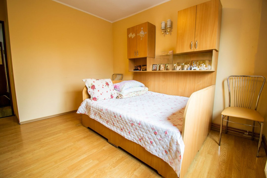 Stefanestii de Jos, 3 camere 70 mp,2 bai,centrala proprie,etaj 1/2