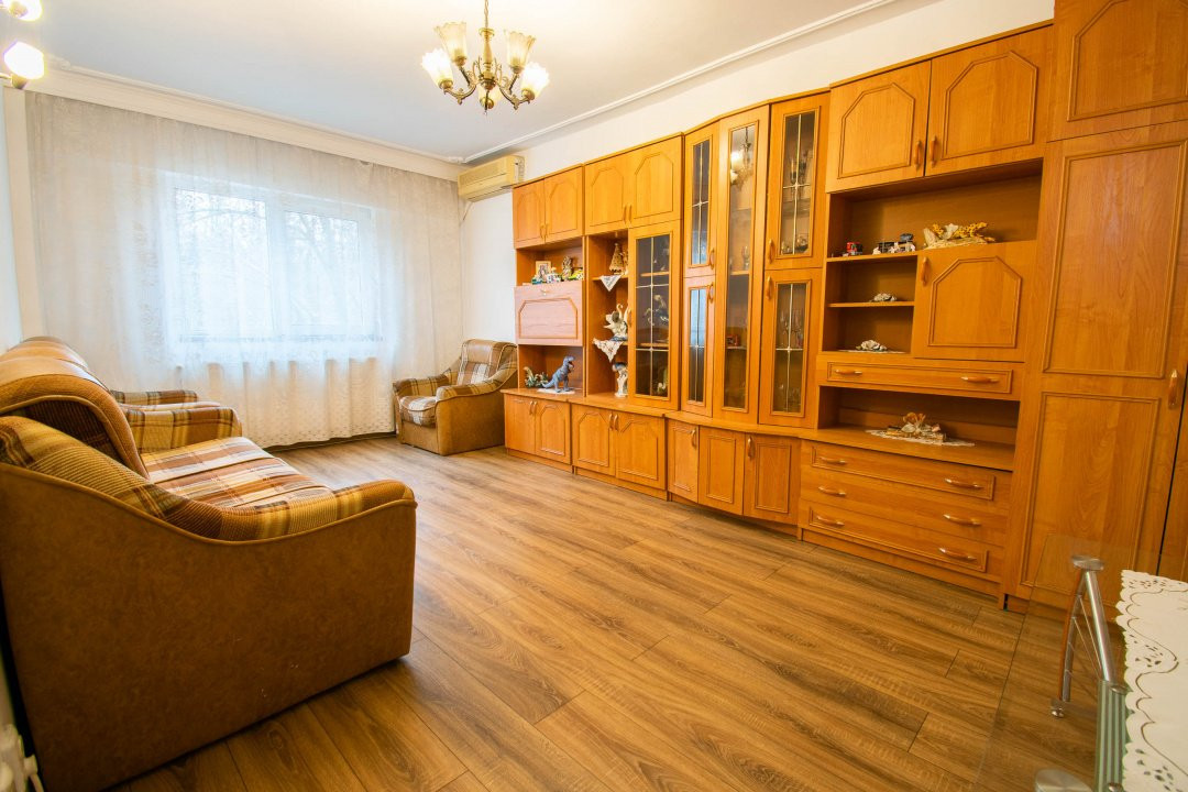 Stefanestii de Jos, 3 camere 70 mp,2 bai,centrala proprie,etaj 1/2