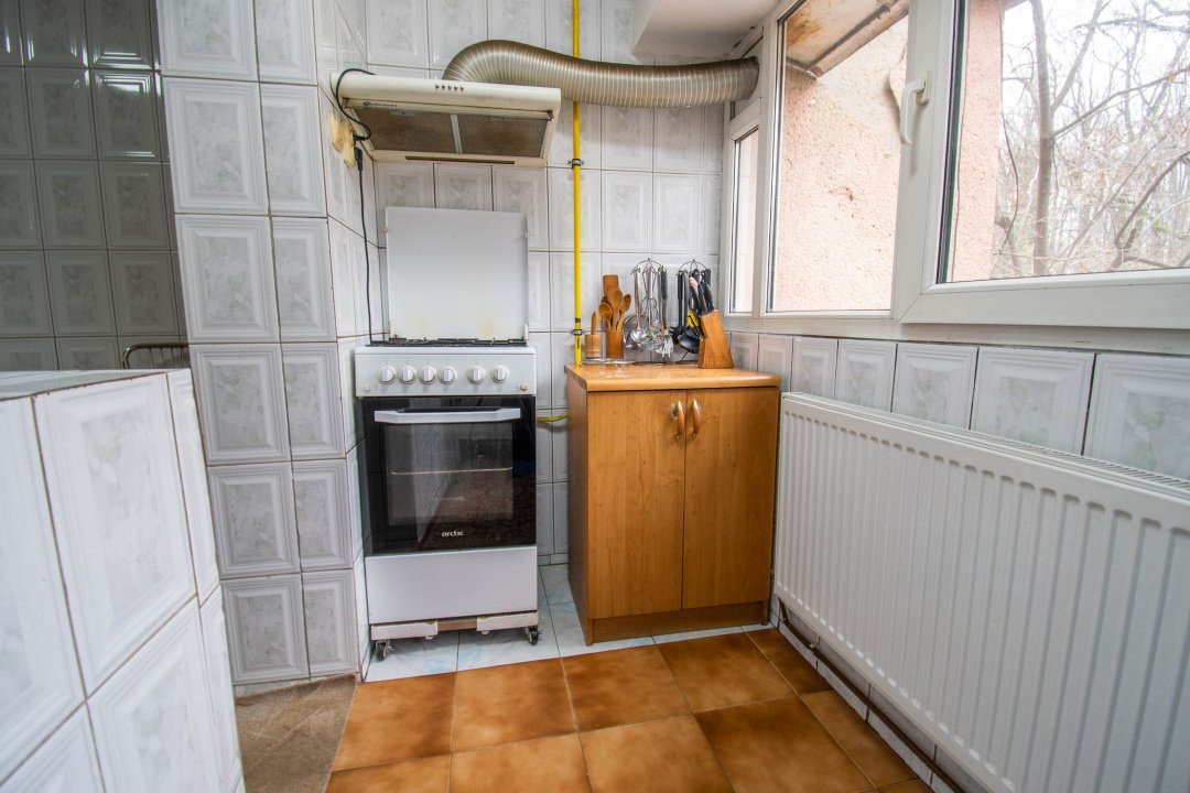 Stefanestii de Jos, 3 camere 70 mp,2 bai,centrala proprie,etaj 1/2