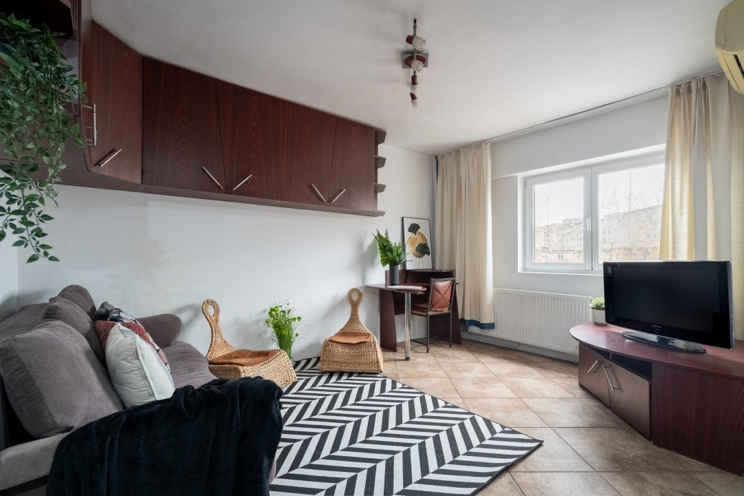 Garsoniera Crangasi - str. Padureni