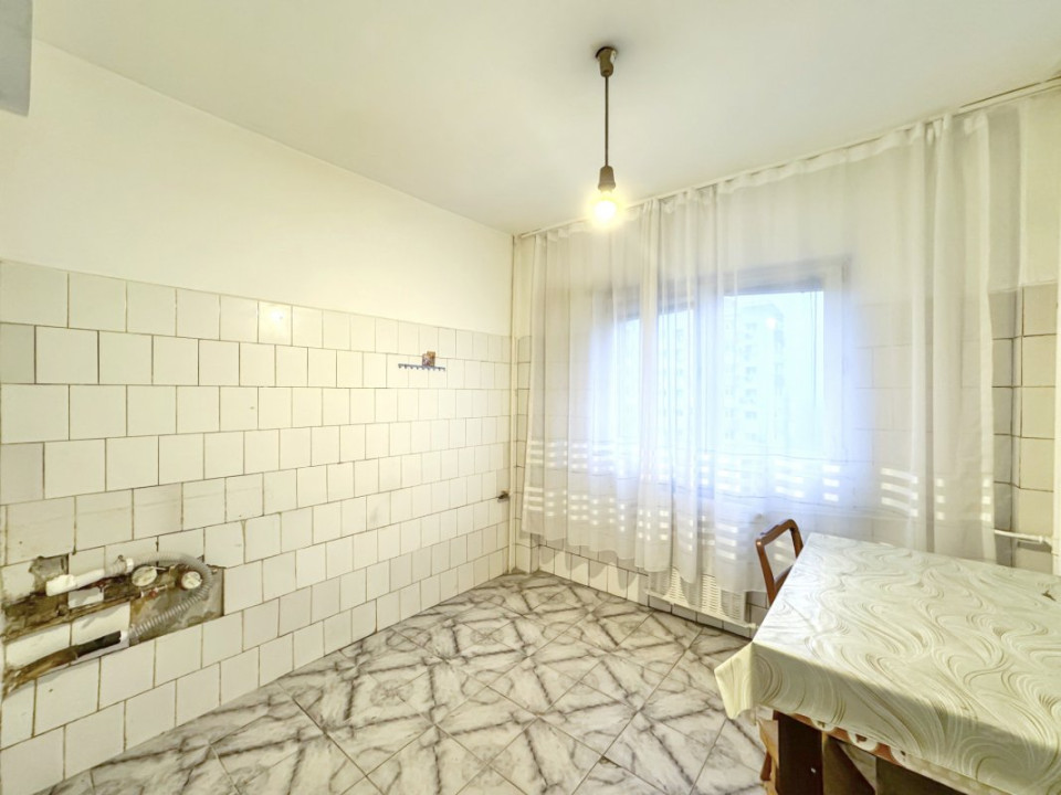 Un 3 camere corect. Si extrem de interesant!