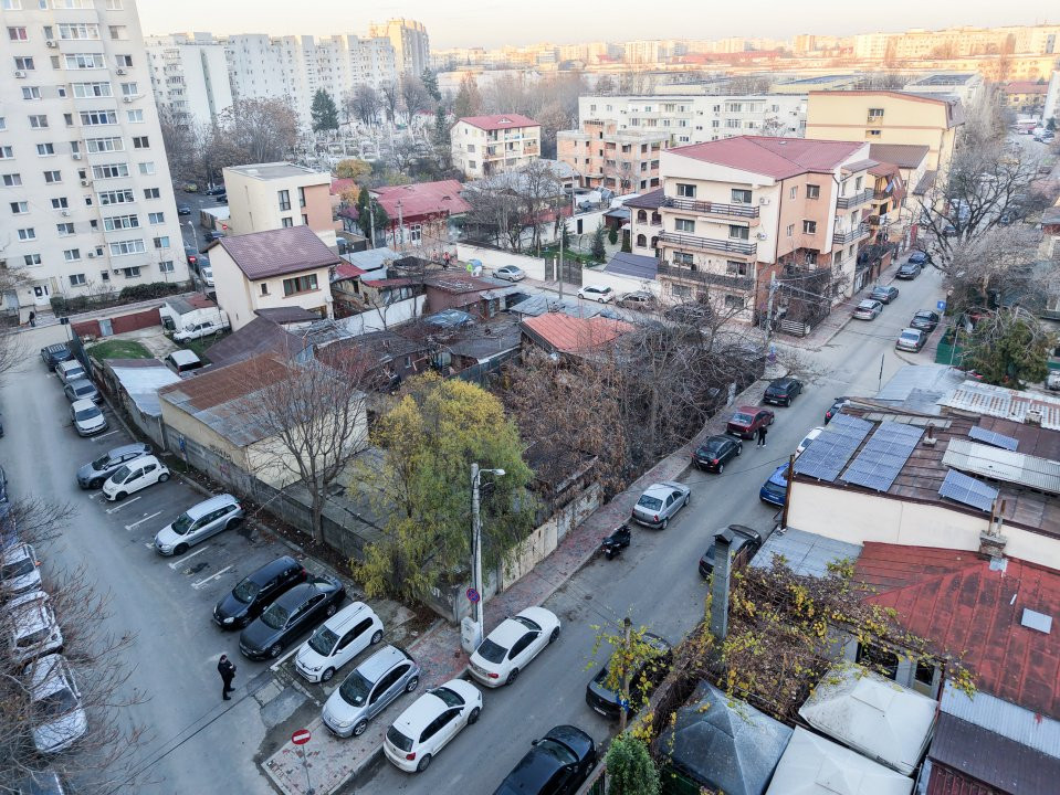 Teren imprejmuit, toate utilitatile, sector 3, Ramnicu Sarat