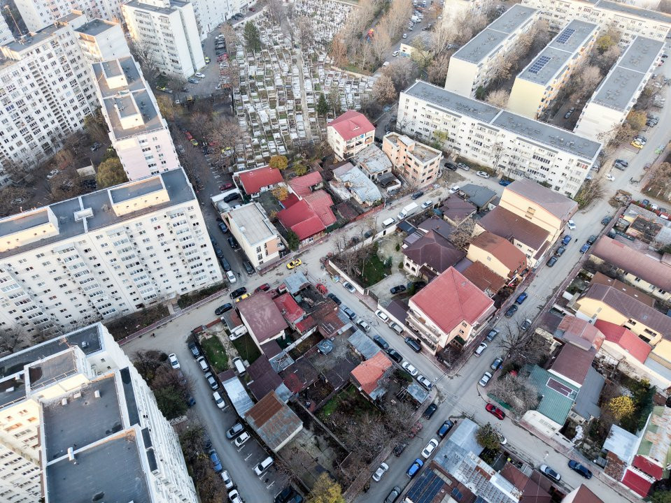 Teren imprejmuit, toate utilitatile, sector 3, Ramnicu Sarat