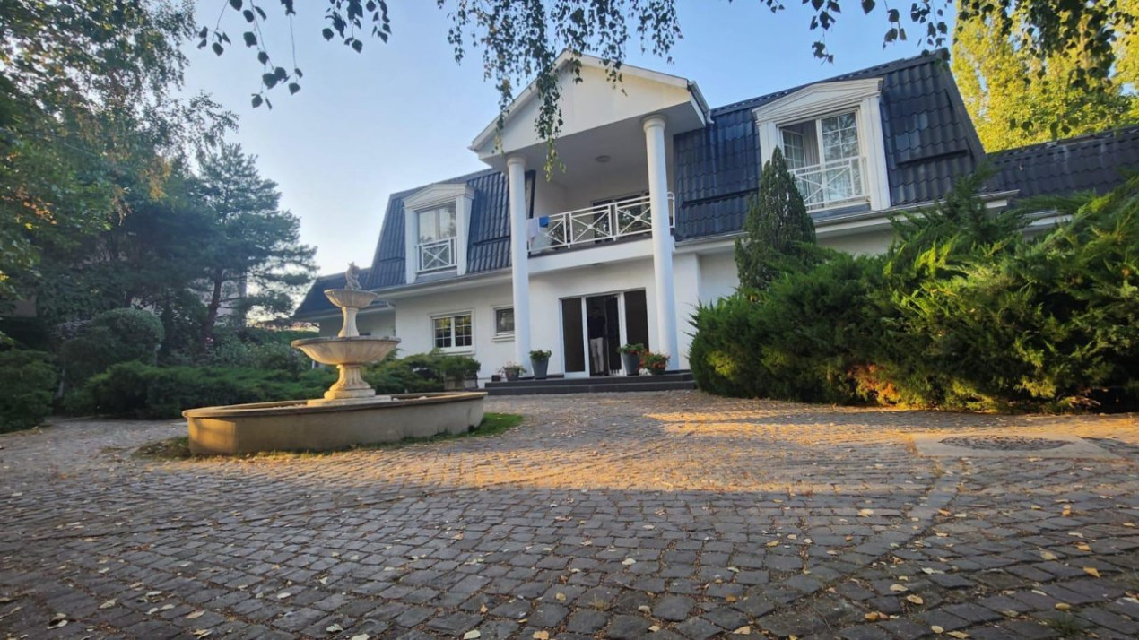 Vila speciala de vanzare- 3000 mp teren