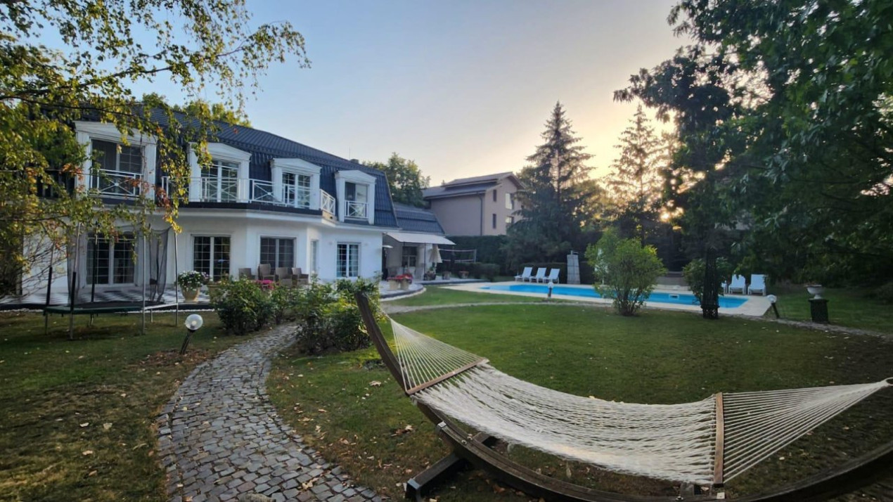 Vila speciala de vanzare- 3000 mp teren