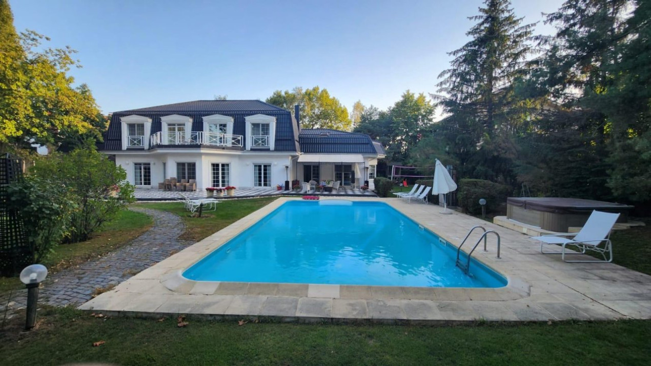 Vila speciala de vanzare- 3000 mp teren