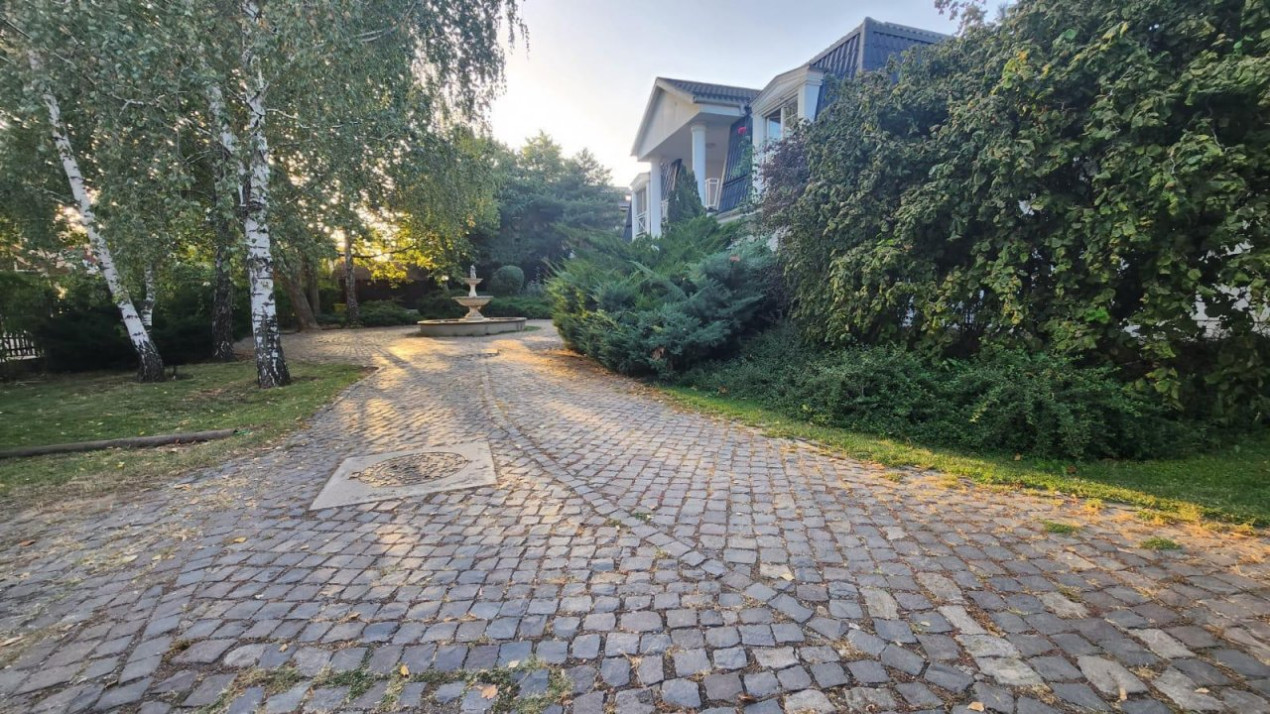 Vila speciala de vanzare- 3000 mp teren